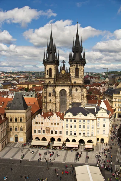 Piazza della Città Vecchia è un luogo storico a Praga, Repubblica Ceca — Foto Stock
