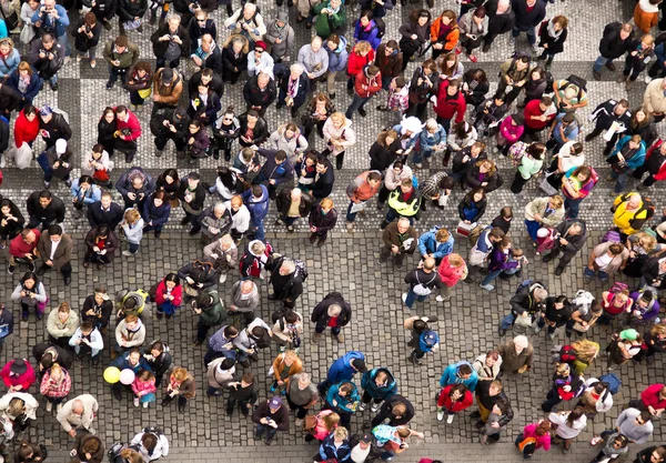 Dav lidí na náměstí v centru Prahy. Lidí Stock Snímky