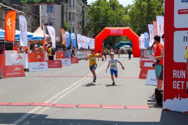 Maraton koşucular iki erkek de güneşli yaz gün