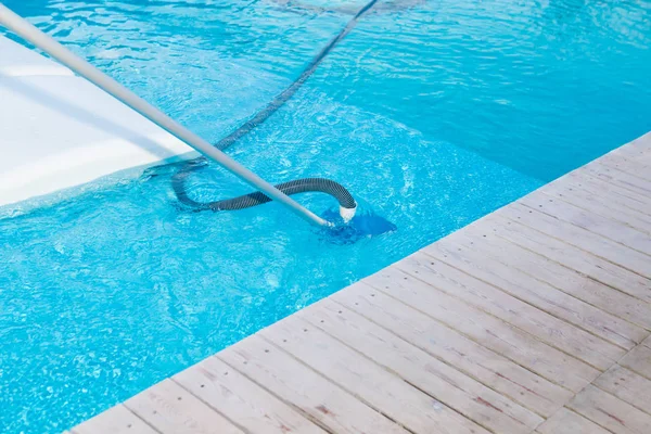 Yüzme Havuzu elektrikli süpürge Telifsiz Stok Imajlar