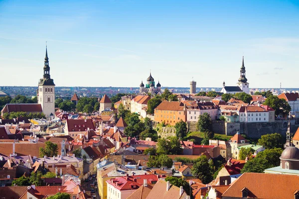 Panorama med Visa av gamla delen av Tallinn, Estland — Stockfoto