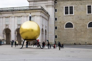 Katedral ve pastacı Paul Fuerst anıt