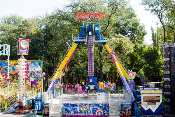 Odessa Ucrania Sirca Septiembre 2019 Parque Entretenimiento Con Carrusel Atracciones — Foto de Stock