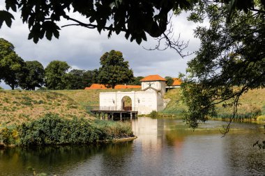Danimarka, Kopenhag 'daki Kastellet şatosu. Göl kenarında müzesi olan 17. yüzyıl kalesi..