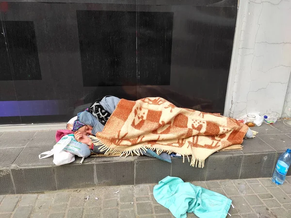 Odessa Ucrânia Circa Feb 2020 Mulher Sem Teto Deitada Chão — Fotografia de Stock