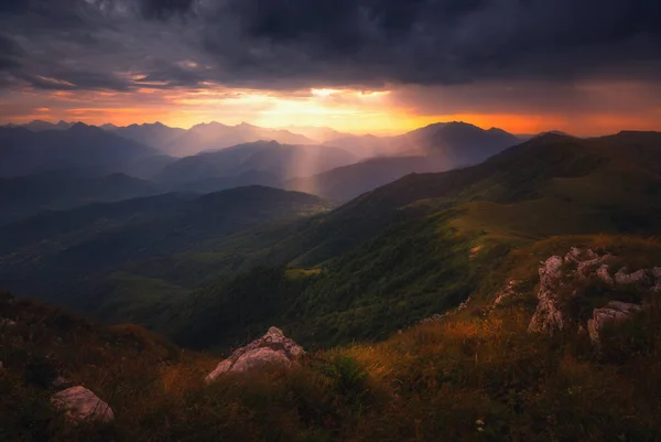 Схід сонця над кавказькі гори — стокове фото
