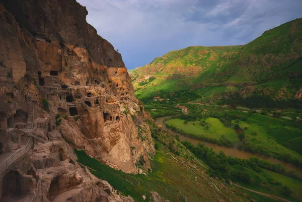 Vardzia antik mağara manastır kenti Gürcistan — Stok fotoğraf