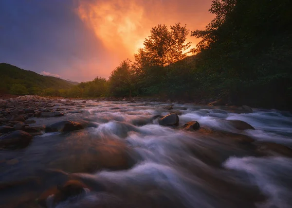 Sunset over fast mountain river — Stock Photo, Image