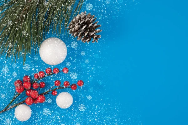 Fondo Navidad Con Hermoso Regalo Caja Regalo Conos Pino Nevado — Foto de Stock