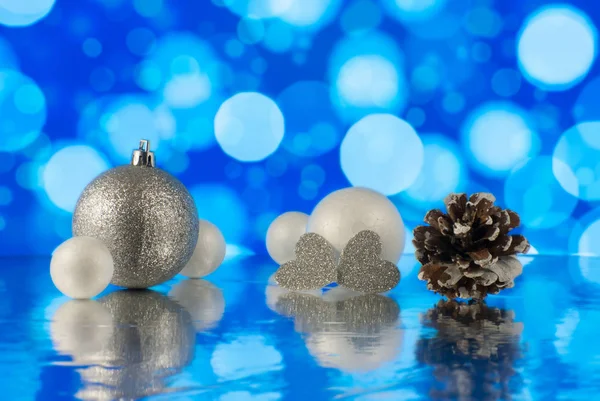 Composición Navideña Con Caja Regalo Regalo Cono Pino Bolas Nieve — Foto de Stock