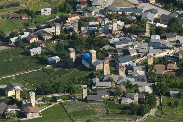 Vue de dessus du village de Mestia. Haute Svaneti en Géorgie — Photo