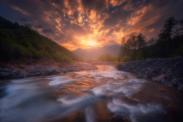 Bel Tramonto Sul Fiume Montagna Che Scorre Veloce Montagne Del — Foto Stock