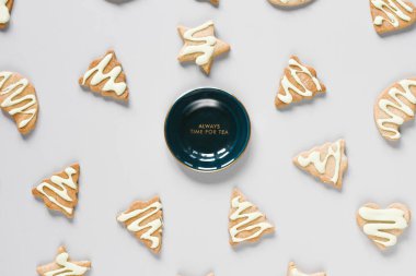 Noel tatil kurabiyeleri masada