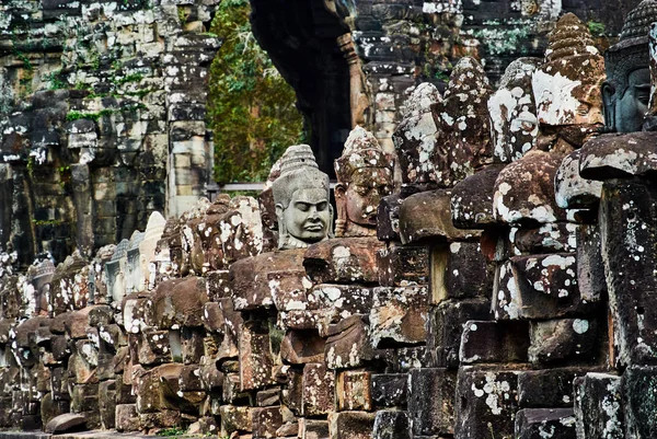 Historisches gebäude in angkor wat thom kambodscha — Stockfoto