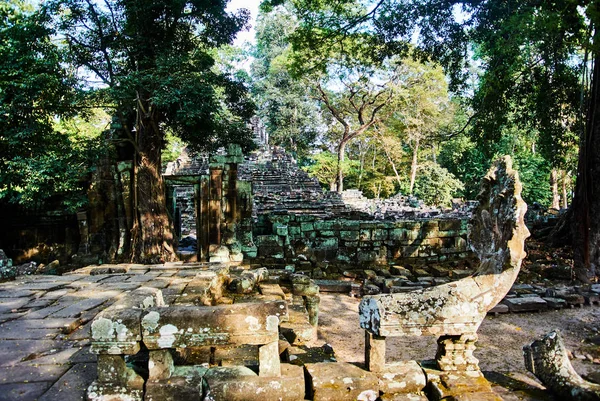 Historisches gebäude in angkor wat thom kambodscha — Stockfoto