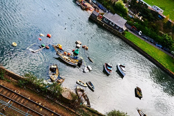 Pescatore barca porto villaggio — Foto Stock