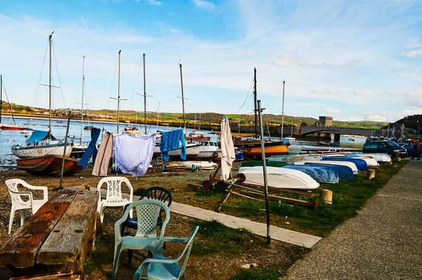 Pescatore barca porto villaggio — Foto Stock