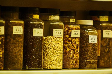 Çin tıbbı otlar kırmızı fener Chinatown Londra Çin yeni yılı