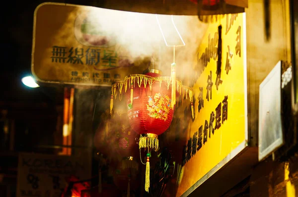 Çin Mahallesi Londra Çin yeni yılı içinde kırmızı fener — Stok fotoğraf