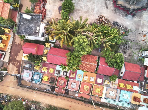 Вид на повітряний дрон традиційного камбоджійського храму — стокове фото