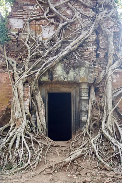 Prasat çocuk arabası Tapınak Koh Ker kompleksi