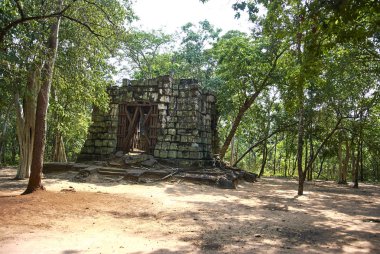 Prasat Linga Tapınağı Angkor dönemi