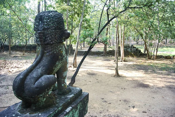 Ангкорская эра храма Прасат-Дамрей — стоковое фото