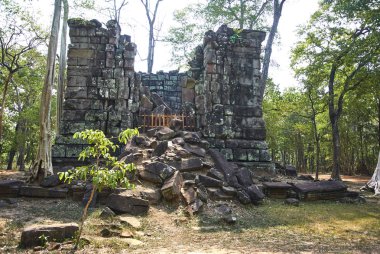 Prasat Thneng leung çiş Tapınağı angkor dönemi