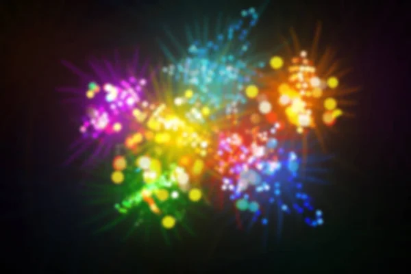 Εικόνα του θαμπάδα πυροτεχνήματα πολύχρωμα φώτα τη νύχτα για χρήση παρασκηνίου. Ελαφρά θολούρα bokeh, defocused σκηνικό — Φωτογραφία Αρχείου
