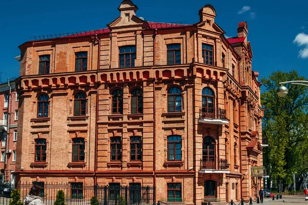 Фасад Старого Здания Красного Кирпича — стоковое фото
