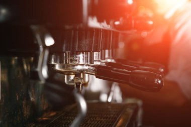 Restoranda endüstriyel kahve makinesi yakın çekim, kahve makinesi.