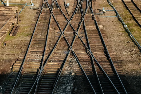 Bir Sürü Karışık Demiryolu Rayları Üstten Görünüm Sıralama Tesisi — Stok fotoğraf