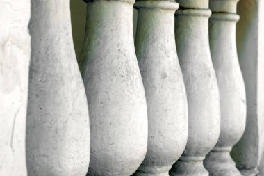 Tapınağı'nda taş korkuluk yıpranmış