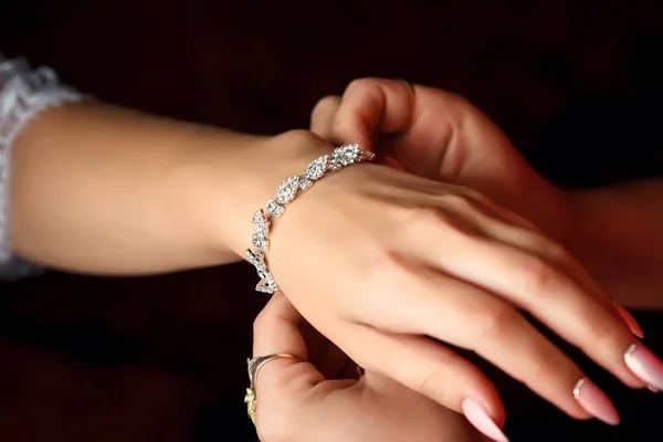 Bride Hands Beautiful Decoration Arm Bracelet — Stock Photo, Image