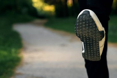 Sabah dürtmek park, erkekler bacaklar yakın çekim kopya alanı