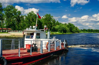 Bu nehirde taşıma kırmızı renk nehir römorkör