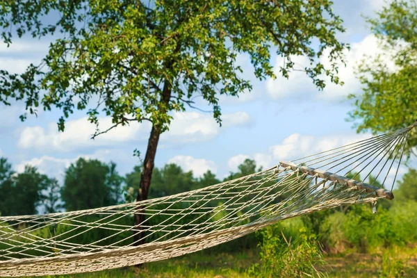 Relaxační Čas Být Líný Houpací Sítí Zeleném Lese Krásná Krajina — Stock fotografie