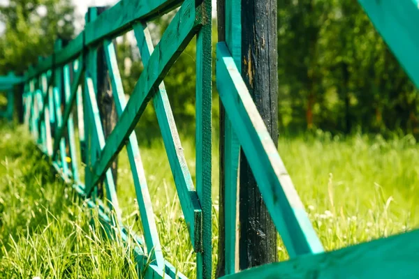 Vecchio Recinto Legno Cancello Verde Paesaggio Erba Della Mongolia — Foto Stock