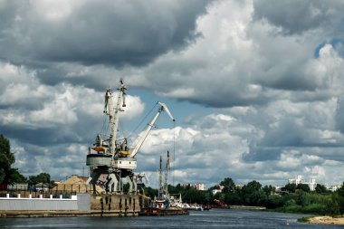 Vinçler liman liman, mavna kum ile deniz vinç Kaldırma