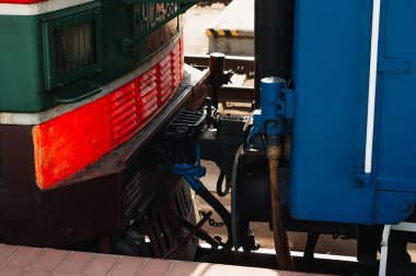 Vagon kancası. İki tren tren veya yük vagonları ile demiryolu kollu bağlaştırıcı