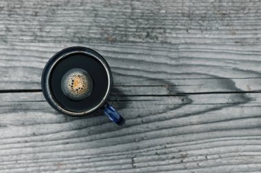 İnşaat aracı kahverengi ahşap arka plan üzerinde. Yukarıdan görüntüleyin. Resim arka plan, ekran koruyucu. İnşaat, onarım, inşaat, üretim, tasarım kavramı.