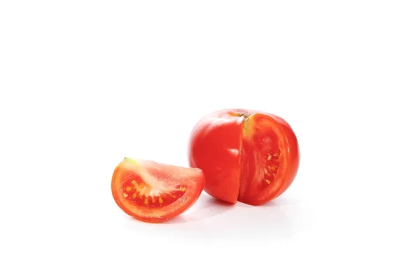 Tomate Trozo Del Tomate Sobre Fondo Blanco Aíslen — Foto de Stock
