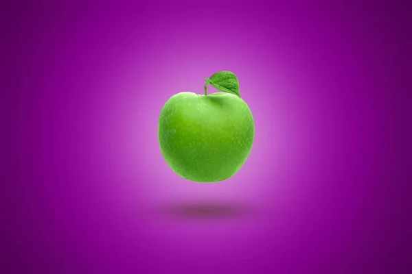 Grönt Äpple Lila Bakgrund Konstnärlig Bakgrund — Stockfoto