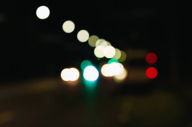 Noel ışıkları siyah bir arka plan bokeh bulanık. Işık bokeh soyut. Yeni yıl 2018, tatil, tatil kavramı.