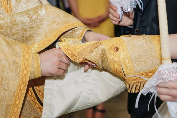 Troca Anéis Noivado Igreja Casamento — Fotografia de Stock