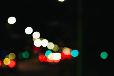 Noel ışıkları siyah bir arka plan bokeh bulanık. Işık bokeh soyut. Yeni yıl 2018, tatil, tatil kavramı.