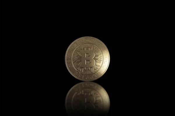 黒地にゴールド コイン Bitcoin 暗号通貨の概念 Blockchain — ストック写真