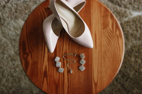 Ботинки Невесты Каблуке Ковре — стоковое фото