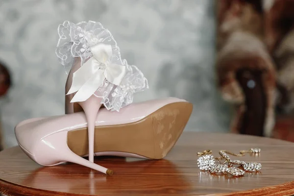 Ботинки Невесты Каблуке Ковре — стоковое фото