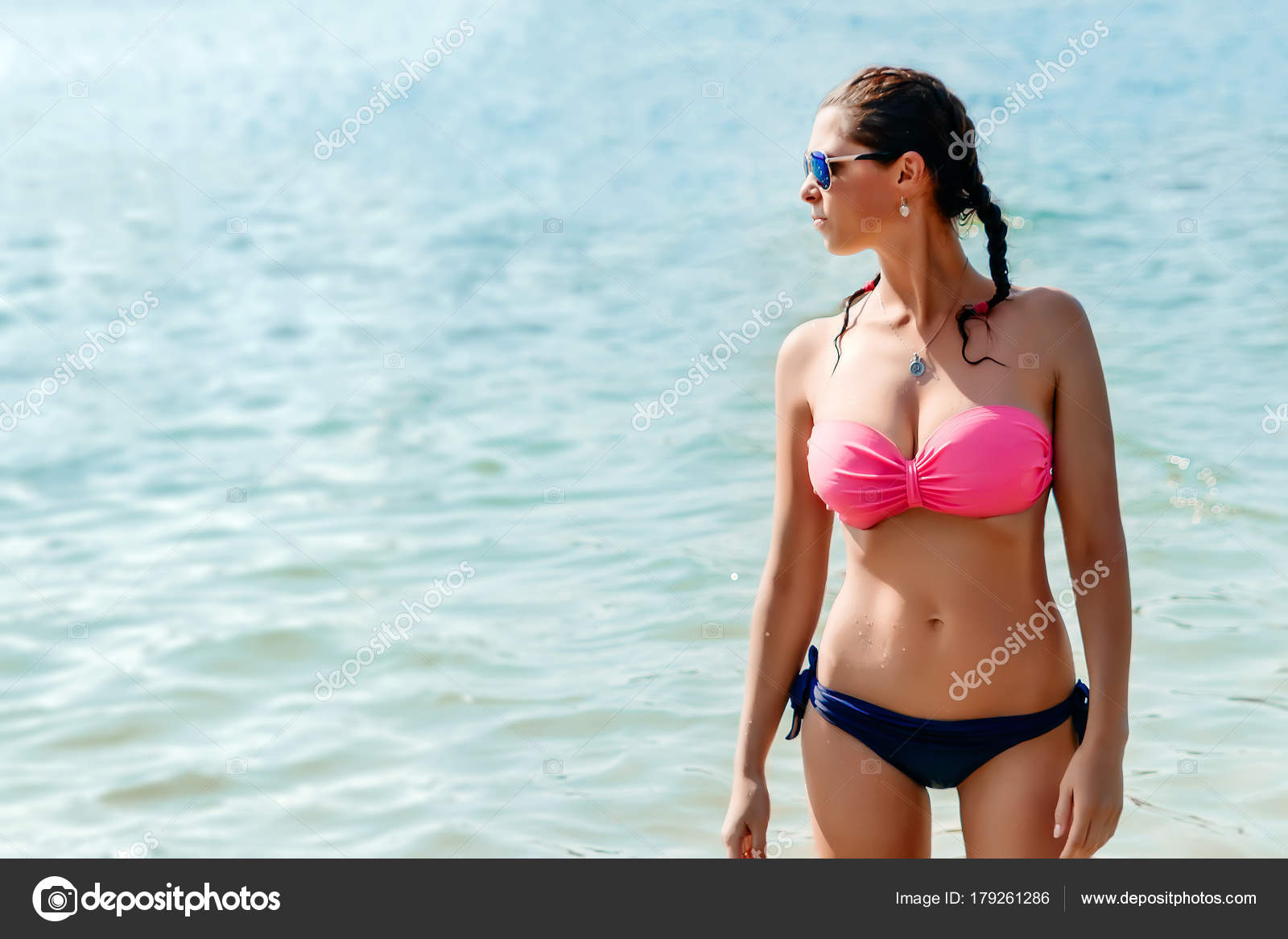 beautiful girls in bathing suits